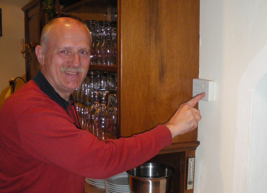 Herr Hauser vom Hotel Tirolerhof konnte dank GRANDER das Thermostat um 2 Grad zurück drehen ...