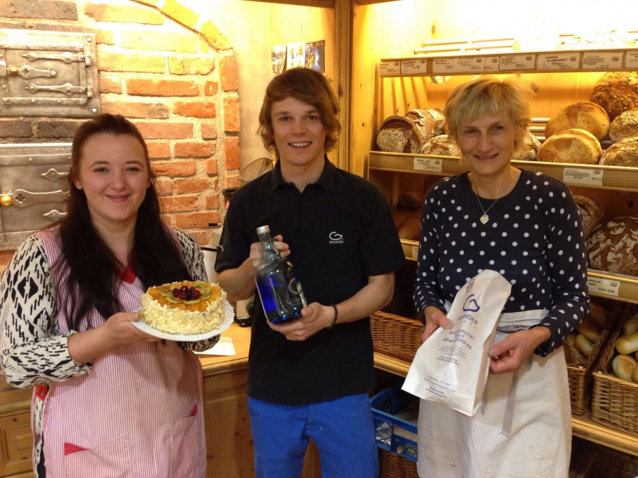 Philipp Grander bei der Bäckerei Neumayr in Aurach, die den Weltwassertag seit vielen Jahren unterstützen