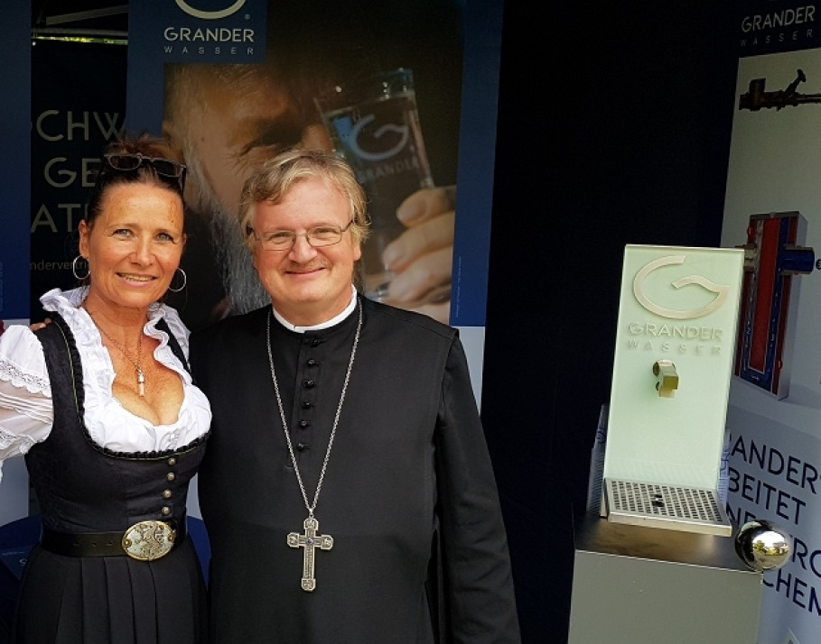 Besuch von Abt Gerhard Hafner am Stand